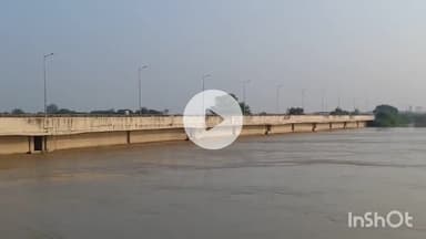 शाहजहांपुर: गर्रा-खन्नौत नदियों का जलस्तर खतरे के निशान से ऊपर, शहरी क्षेत्रों में बाढ़ ने मचाई तबाही