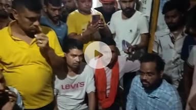 रफीगंज: सड़क दुर्घटना में 40 वर्षीय व्यक्ति की मौत के बाद कलाली रोड पर जाम और आगजनी