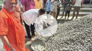 बलरामपुर: सदर विधायक पलटू राम ने चाउरखाता देवी मंदिर पर धर्मशाला निर्माण में किया श्रमदान