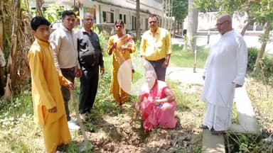 लोहरदगा: शांति आश्रम परिसर में अनंत चतुर्दशी पर भाजपा नगर मंडल ने औषधीय पौधों का वृक्षारोपण कर दिया पर्यावरण संरक्षण का संदेश