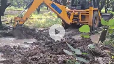 संभल: थाना राय सत्ती के मंडलाई गाँव में सदर विधायक इकबाल महमूद की ज़मीन पर चल रहा बुलडोजर, अवैध कब्जे का मामला