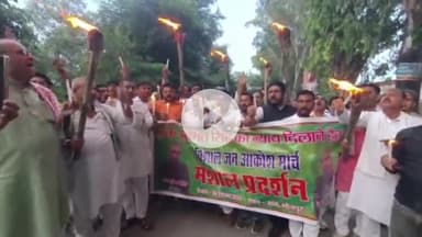 आरा: सुमित सिंह हत्याकांड में पुलिस कार्रवाई के खिलाफ जेपी स्मारक से मठिया तक कैंडल मार्च निकालकर न्याय की मांग की गई