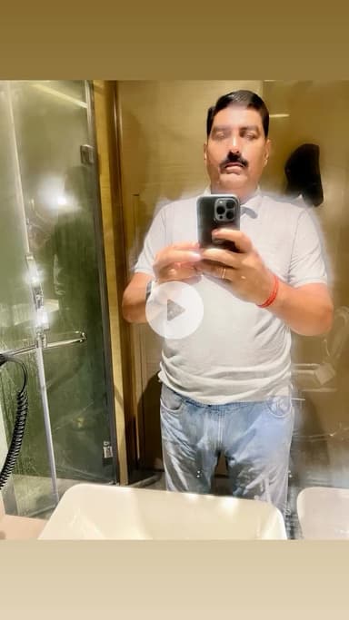 #जिंदगी का सबसे कठिन 
काम है,
लोगों के चेहरे के पीछे का 
असली चेहरा पहचानना ..!!