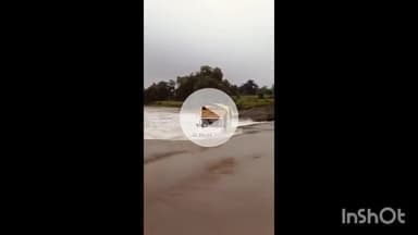 धार: धार जिले में बारिश का कहर: तिरला क्षेत्र के सेमलीपुरा में दिलावरा नदी में बहा पिकअप वाहन