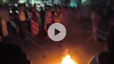 रफीगंज: चरकावां में सड़क दुर्घटना में व्यक्ति की मौत के बाद आक्रोशित लोगों ने किया सड़क जाम, दुर्घटनाग्रस्त वाहन किया ज़ब्त