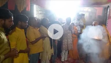 उतरौला: उतरौला में गणपति पंडालों में देर रात तक हवन, पूजन व आरती का कार्यक्रम चलता रहा