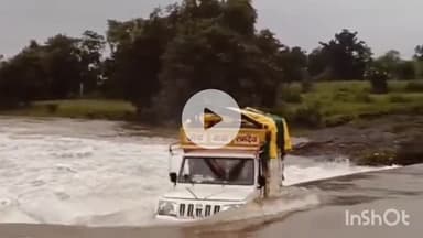 गंधवानी: ग्राम जीराबाद के पास पर्वतपुरा पुल पर बहा पिकअप वाहन, 4 लोगों ने तैरकर बचाई जान