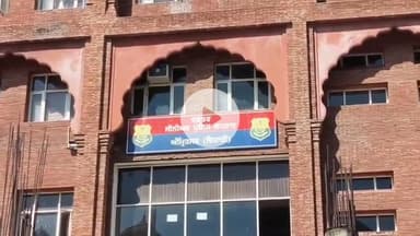 ਅੰਮ੍ਰਿਤਸਰ 2: ਵਿਦੇਸ਼ੀ ਭੇਜਣ ਦੇ ਨਾਂ ‘ਤੇ ਨੌਜਵਾਨ ਨਾਲ ₹1.20 ਲੱਖ ਦੀ ਠੱਗੀ, ਵੀਰ ਸੈਨਾ ਨੇ ਐਸਐਸਪੀ ਕੋਲ ਦਿੱਤਾ ਮੰਗ ਪੱਤਰ