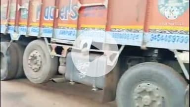 खुरई: दानखेड़ी रोड पर दो ट्रक खराब सड़क के कारण आमने सामने फंसे,शनिवार की सुबह तक लगा रहा जाम,बस भी फंसी #jansamasya