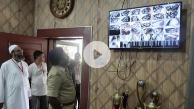 झांसी: वरिष्ठ पुलिस अधीक्षक ने PET परीक्षा केंद्रों का निरीक्षण किया, नकल विहीन परीक्षा कराने के लिए दिए निर्देश