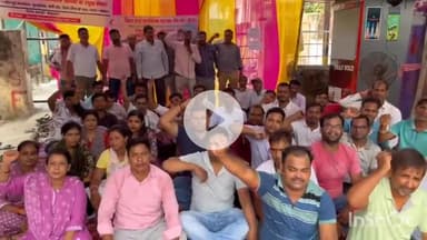 बेगूसराय: हड़ताली चौक पर कार्यपालक सहायकों ने 11 सूत्री मांगों को लेकर किया धरना-प्रदर्शन, ज्ञापन सौंपा