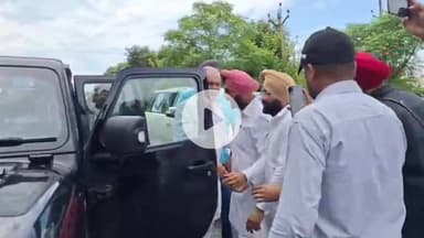 ਅੰਮ੍ਰਿਤਸਰ 2: ਅਜਨਾਲਾ ਇਲਾਕੇ ਦੇ ਵਿੱਚ ਪਹੁੰਚੇ ਪੰਜਾਬ ਕਾਂਗਰਸ ਦੇ ਪ੍ਰਧਾਨ ਰਾਜਾ ਵੜਿੰਗ ਪਿੰਡ ਵਾਸੀਆਂ ਨਾਲ ਕੀਤੀ ਮੁਲਾਕਾਤ