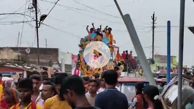 नरपतगंज मे आज गणपति बप्पा का विसजर्न यात्रा निकाला गया जिसमें सैकड़ो के संख्या मे भक्त मैजुद था यह युवा एकता समिति के