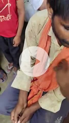 छताई खुर्द में आज चोर पकड़ा था डॉक्टर श्याम नारायण का नल का खोल रहा था