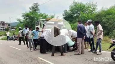 कोटला: 32 मील रानीताल रोड पर कार और पिकअप गाड़ी के बीच हुई जोरदार टक्कर, गाड़ी में बैठे लोग हुए घायल