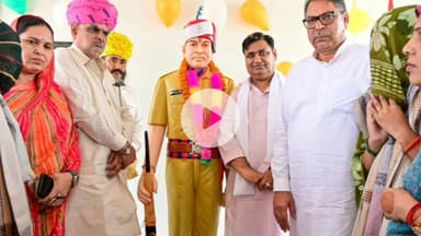 भुसावर: भुसावर के गांव सलेमपुर कला में शहीद सत्येंद्र सिंह चौधरी की प्रतिमा का अनावरण, शहीद के परिजनों का भी सम्मान किया गया