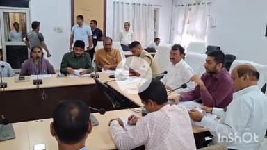 भीलवाड़ा: उपमुख्यमंत्री ने कलेक्ट्रेट सभागार में अतिवृष्टि से प्रभावित स्थितियों को लेकर अधिकारियों के साथ की समीक्षा बैठक
