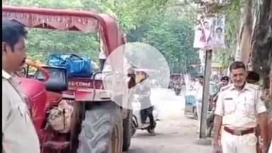 आरा: भोजपुर SP के निर्देशानुसार, भोजपुर पुलिस ने रमना मैदान के मुख्य द्वार के पास सड़क के किनारे से अतिक्रमण हटाया