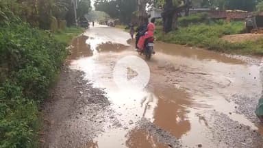 किस्को: लोहरदगा–किस्को मुख्य पथ दशकों से जर्जर, ग्रामीण परेशान #jansamasya