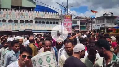 सागर नगर: सोशल मीडिया पर विवादित टिप्पणी का विरोध: कटरा बाजार में मुस्लिम समाज के लोग जमा हुए, दो युवकों पर एफआईआर दर्ज