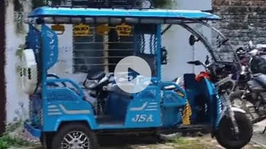 झांसी: ताज कम्पाउंड के पास थूकते समय लोडिंग गाड़ी से ई-रिक्शा चालक की गर्दन कटी, मौके पर हुई मौत