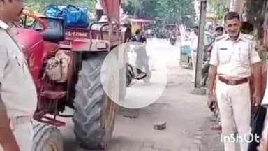 आरा: आरा के रमना मैदान के मुख्य गेट पर पुलिस प्रशासन की मौजूदगी में अतिक्रमण को कराया गया मुक्त