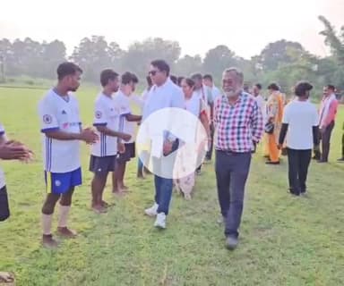 सिमडेगा: घोचोटोली ने चोगोटोली को 6-0 से हराया, विधायकों ने खिलाड़ियों को किया सम्मानित