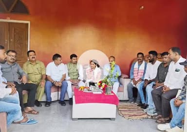 रातू: भाजपा नेता ने शूटिंग चैंपियन मखमंड्रो निवासी आकांक्षा ओझा को किया सम्मानित!