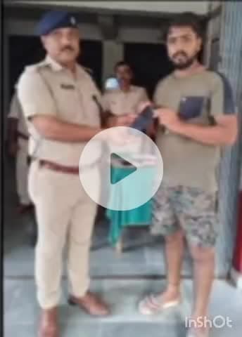 बेगूसराय: साहेबपुरकमाल पुलिस ने ऑपरेशन मुस्कान के तहत खोए हुए मोबाइल असली मालिक को सौंपे