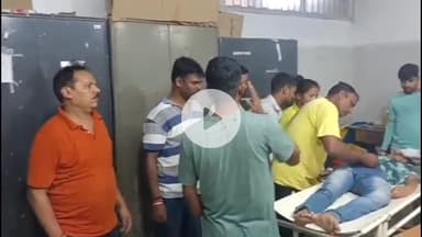 लोहरदगा: कचहरी मोड़ रेलवे पुल के पास घायल युवक मिला, नाजुक हालत में रिम्स रेफर, जय श्रीराम समिति ने की मदद