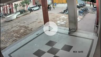 चूरू: राजकीय भरतिया अस्पताल के बाहर ऑटो में हुआ प्रसव, अस्पताल स्टाफ की तत्परता से मां और शिशु की जान बची