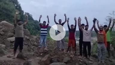 ਧਾਰ ਕਲਾਂ: ਪਠਾਨਕੋਟ ਦੇ ਧਾਰ ਤੋਂ ਨੂਰਪੁਰ ਨੂੰ ਜਾਣ ਵਾਲਾ ਰਸਤਾ ਲੈਂਡ ਸਲਾਈਡਿੰਗ ਦੇ ਚਲਦੇ ਹੋਇਆ ਬੰਦ ਪਿੰਡ ਦੇ ਲੋਕਾਂ ਨੇ ਪ੍ਰਸ਼ਾਸਨ ਖਿਲਾਫ ਕੀਤਾ ਰੋਸ