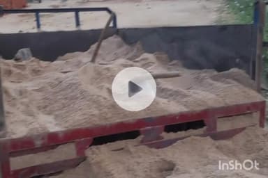 गया टाउन सीडी ब्लॉक: जिले में छापेमारी अभियान के दौरान अवैध बालू लदे 4 ट्रैक्टर और एक डाला ज़ब्त, एक आरोपी गिरफ्तार