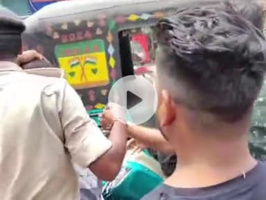 गया टाउन सीडी ब्लॉक: लेन में न चलने पर पुलिसकर्मी ने ऑटो चालक का डंडे से सिर फोड़ा, वीडियो वायरल