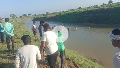 पाडलिया गांव में गणेश विसर्जन के दौरान 4 वर्ष की बालिका नदी में बह गई।