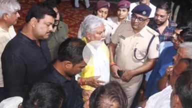 गया टाउन सीडी ब्लॉक: गया रेलवे जंक्शन पर सहकारिता मंत्री डॉ. प्रेम कुमार ने पितृपक्ष मेला की तैयारियों का निरीक्षण किया