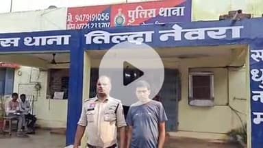 तिल्दा: नेवरा स्टेट बैंक के पास अवैध शराब बिक्री करते एक व्यक्ति को पुलिस ने किया गिरफ्तार