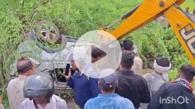 बेमेतरा: केशडबरी में अनियंत्रित कार पलटने से 2 लोग घायल, घायलों का बेमेतरा के शासकीय जिला चिकित्सालय में उपचार जारी