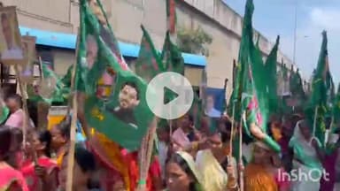 नवादा: पूर्व विधायक के खिलाफ महिलाओं में आक्रोश, महिला जिला अध्यक्ष ने सद्भावना चौक पर राजबल्लभ यादव का जलाया पुतला