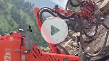 भटवाड़ी: गंगोत्री हाईवे गत शनिवार रात से बंद, मार्ग खोलने का कार्य जारी