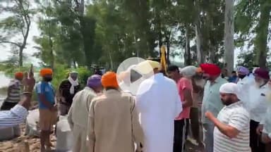 ਅੰਮ੍ਰਿਤਸਰ 2: ਅਜਨਾਲਾ ਇਲਾਕੇ ਦੇ ਵਿੱਚ ਪਹੁੰਚੇ ਪੰਜਾਬ ਦੇ ਸਾਬਕਾ ਕੈਬਨਟ ਮੰਤਰੀ ਅਤੇ ਮੌਜੂਦਾ ਵਿਧਾਇਕ ਕੁਲਦੀਪ ਸਿੰਘ ਧਾਲੀਵਾਲ