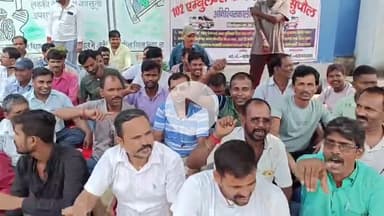 सुपौल: सुपौल में 102 एम्बुलेंस कर्मी तीन सूत्री मांगों के साथ दूसरे दिन भी अनिश्चितकालीन हड़ताल पर डटे रहे