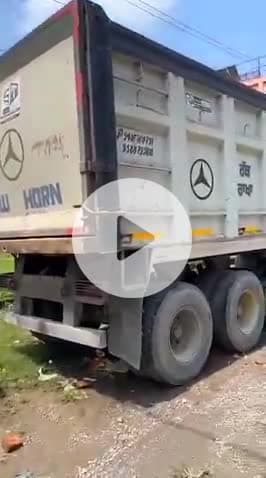 देहरादून: भीड़भाड़ वाले क्षेत्र में खतरनाक ढंग से वाहन चलाने वाले चालक को पुलिस ने हिरासत में लिया