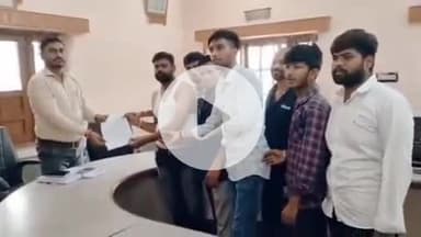 झालरापाटन: झालरापाटन नगर पालिका में स्वास्थ्य निरीक्षक पर कार्रवाई की मांग, पार्षदों ने अधिशासी अधिकारी को सौंपा ज्ञापन