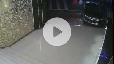 हरिद्वार: आर्यनगर में ज्वैलरी शोरूम के बाहर खड़ी बाइक पर चोर ने किया हाथ साफ, सीसीटीवी कैमरे में कैद हुई वारदात