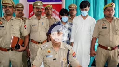 रामपुर: सोमवार को शहर कोतवाली क्षेत्र से पुलिस ने नशीली खांसी की अवैध सिरप के साथ दो आरोपियों को किया गिरफ्तार