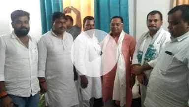 पटना में जनता दल यूनाइटेड के राष्ट्रीय महासचिव सह पूर्व मंत्री बिहार सरकार भगवान सिंह कुशवाहा जी को मुख्यमंत्री नीतीश कुमार जी द्वारा जगदीशपुर विधानसभा का प्रत्याशी बनाने के लिए प्रदेश सलाहकार समिति सदस्य रविराज, जदयू नेता राघवेंद्र उज्जैन