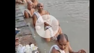 सिराथू: पूर्वजों की स्मृति और आत्म शांति के लिए लोगों ने कड़ा के गंगाघाट पर विधिवत पूजा अर्चना की, दिखा पितृपक्ष का असर