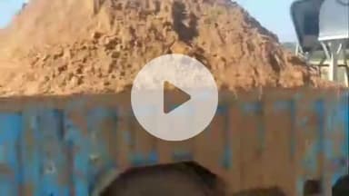 तोशाम: गांव सागवान और दागं गांवों से पानी की निकासी के लिए प्रशासन और समाजसेवी संस्थाएं जुटीं: एसडीएम रवि मीणा