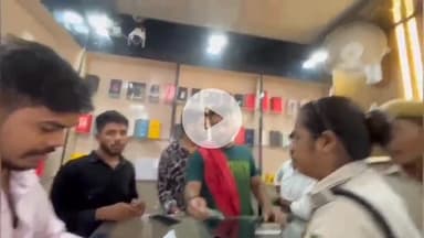 बाढ़: बाढ़ थाना क्षेत्र के स्टेशन रोड स्थित जय मां काली काम्प्लेक्स में रंगे हाथ चोर गिरफ्तार, लोगों ने की जमकर पिटाई